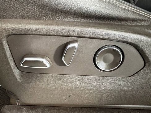 Used 2021 GMC Yukon Denali w/ Denali Premium Package image 11