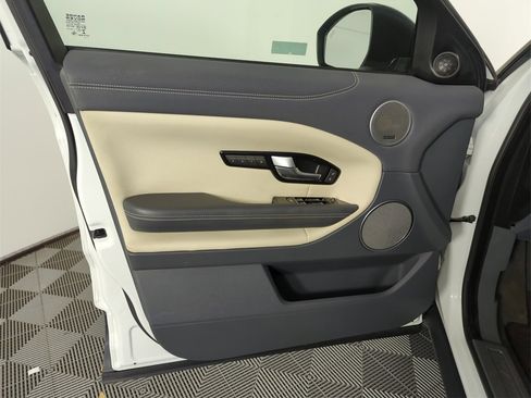 Used 2017 Land Rover Range Rover Evoque SE Premium image 18