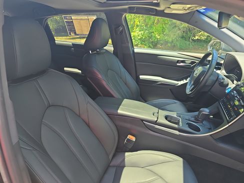 Used 2019 Toyota Avalon XLE w/ Moonroof Package FWD image 10