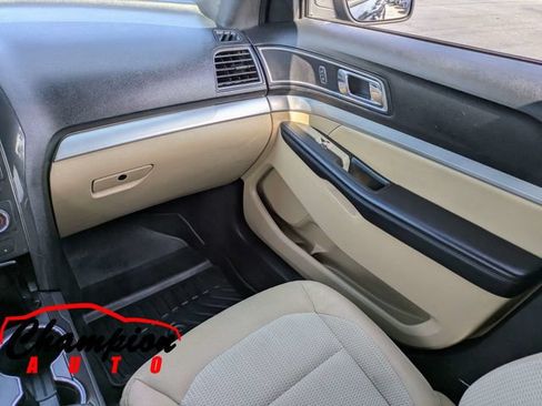 Used 2017 Ford Explorer XLT FWD image 21