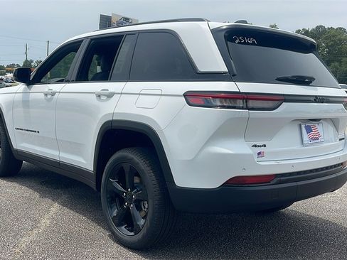 New 2025 Jeep Grand Cherokee Limited w/ Black Appearance Package image 6