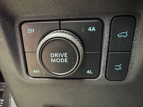 New 2026 Ford Expedition Active image 3