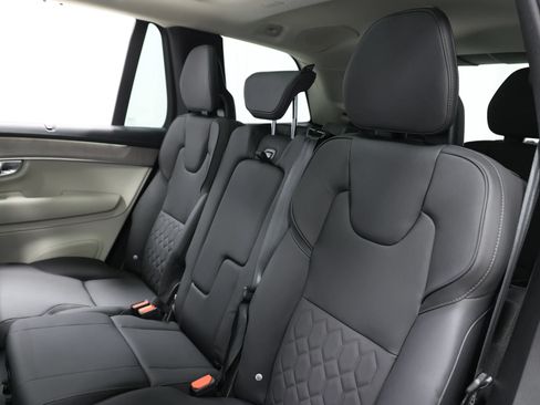 Used 2025 Volvo XC90 T8 Plus w/ Protection Package Premier AWD/4WD image 3