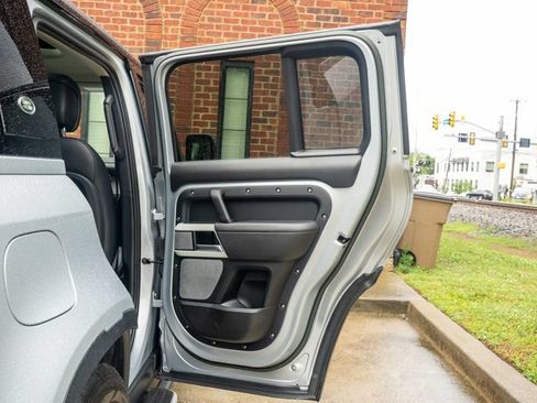 Used 2023 Land Rover Defender 130 SE AWD/4WD image 52