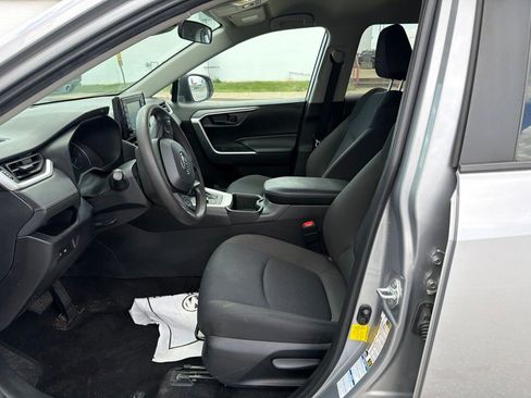 Used 2022 Toyota RAV4 LE AWD/4WD image 11