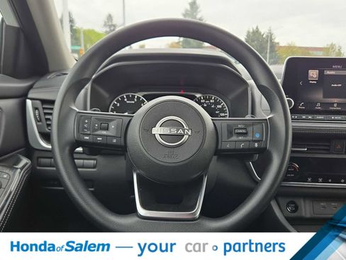 Used 2024 Nissan Rogue SV image 15