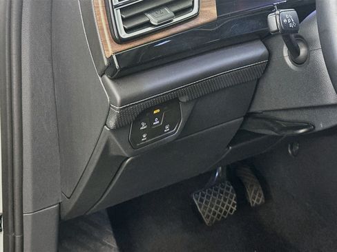 Used 2025 Volkswagen Atlas SE AWD/4WD image 17