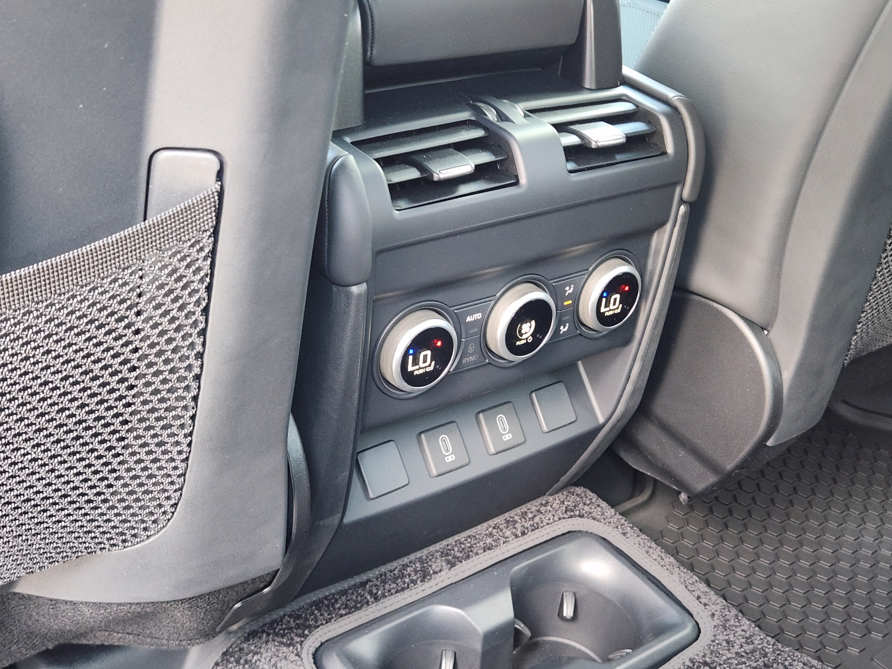New 2026 Land Rover Defender 130 X-Dynamic SE AWD/4WD image 25