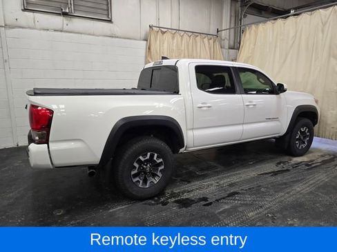 Used 2017 Toyota Tacoma TRD Off-Road w/ Premium & Technology Package image 5