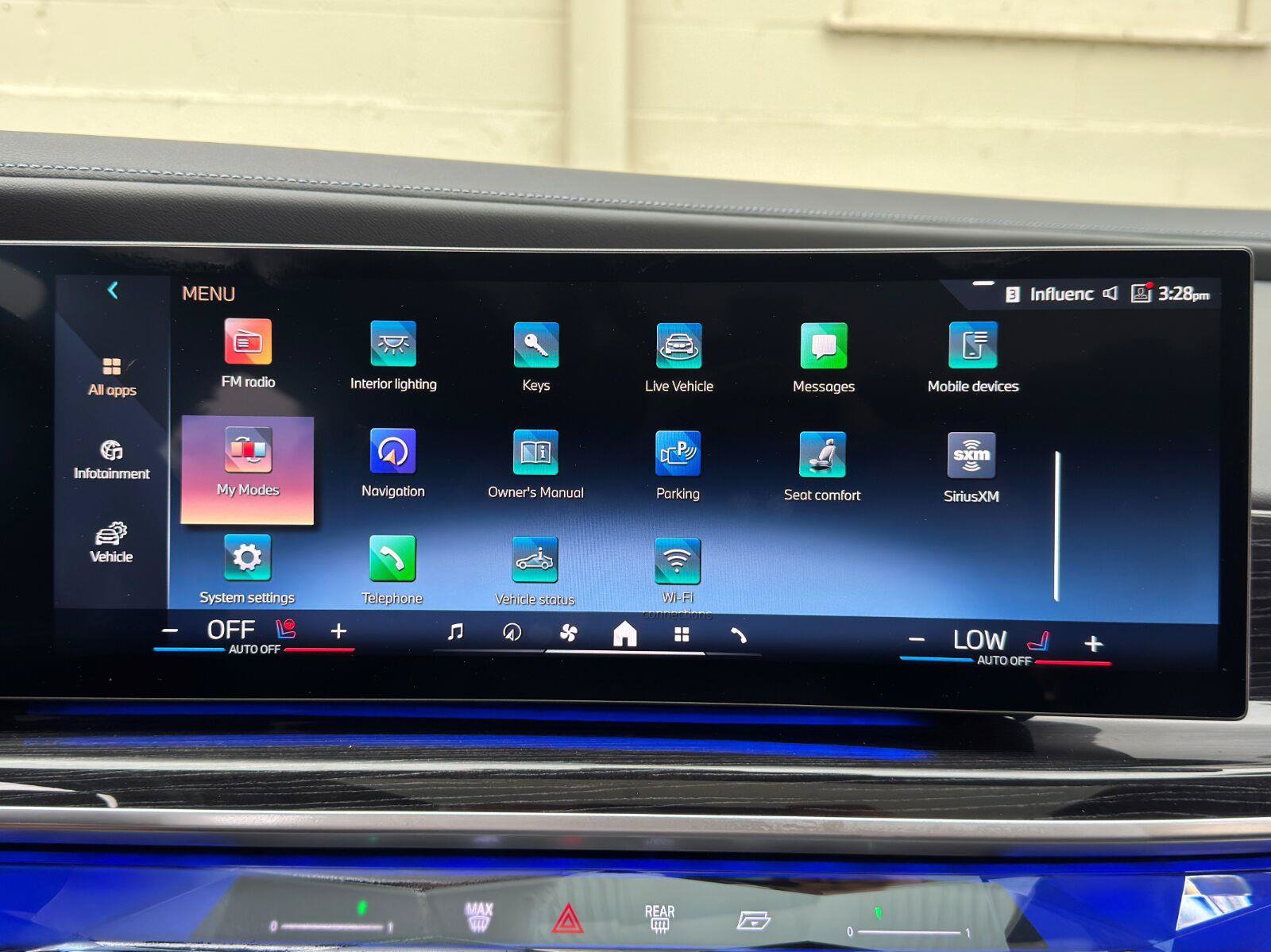 Used 2024 BMW i7 xDrive60 AWD/4WD image 31