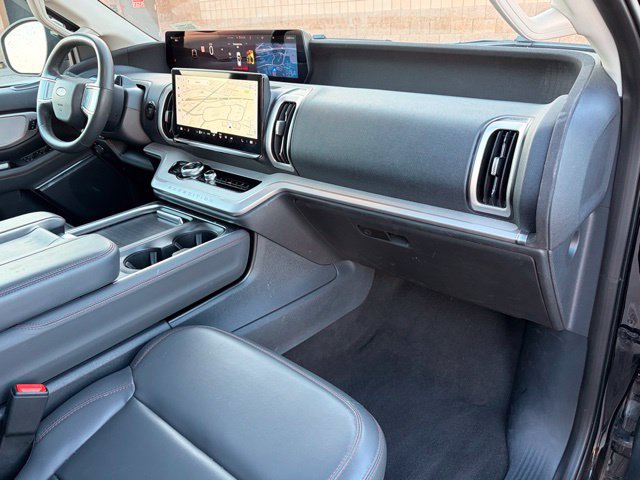 Used 2025 Ford Expedition Active AWD/4WD image 11