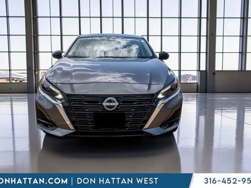 Used 2025 Nissan Altima 2.5 SV FWD image 29