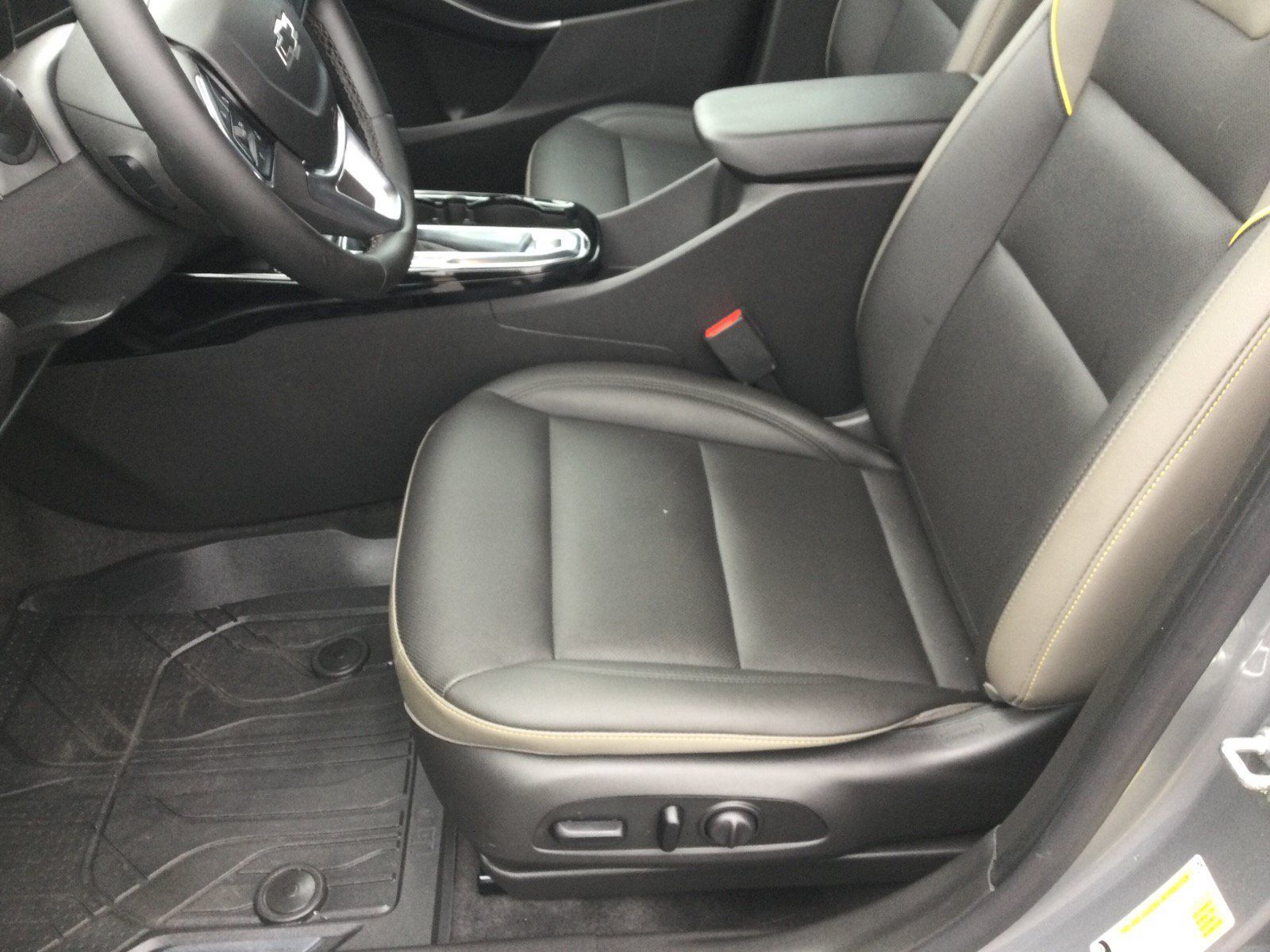 Used 2025 Chevrolet Trax ACTIV w/ Sunroof Package FWD image 14