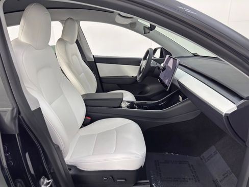 Used 2021 Tesla Model Y Long Range image 16
