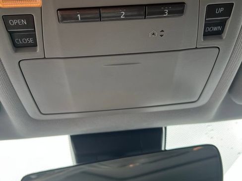 Used 2019 Toyota Highlander XLE FWD image 23