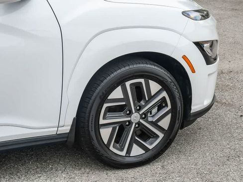 Used 2023 Hyundai Kona Limited w/ Cargo Package FWD image 11