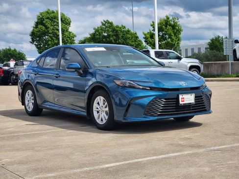 Used 2026 Toyota Camry LE w/ Convenience Package image 2