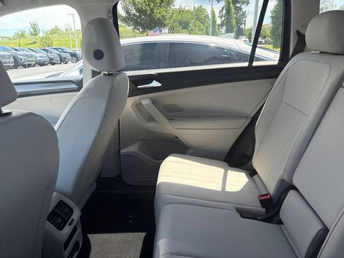 Used 2023 Volkswagen Tiguan SE AWD/4WD image 12