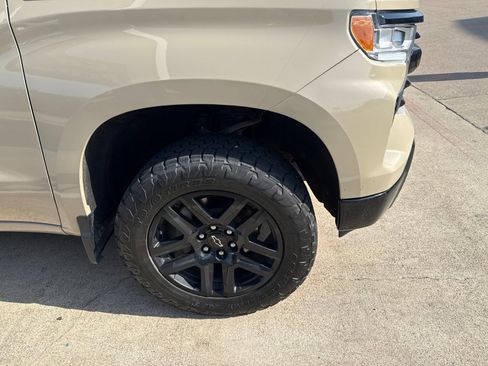 Used 2022 Chevrolet Silverado 1500 LT Trail Boss w/ LT Trail Boss Premium Package AWD/4WD image 4