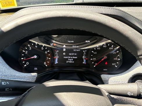 Used 2025 Jeep Compass Latitude AWD/4WD image 37