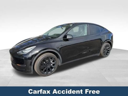 Used 2021 Tesla Model Y Standard Range image 2