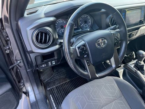 Used 2017 Toyota Tacoma TRD Off-Road image 43