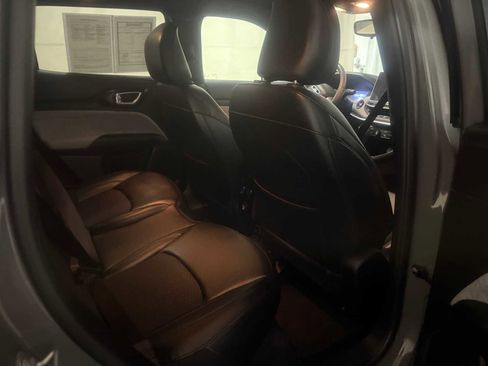 Used 2023 Jeep Compass Latitude image 25