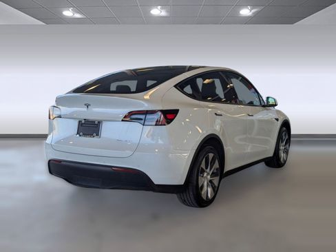 Used 2021 Tesla Model Y Long Range image 9