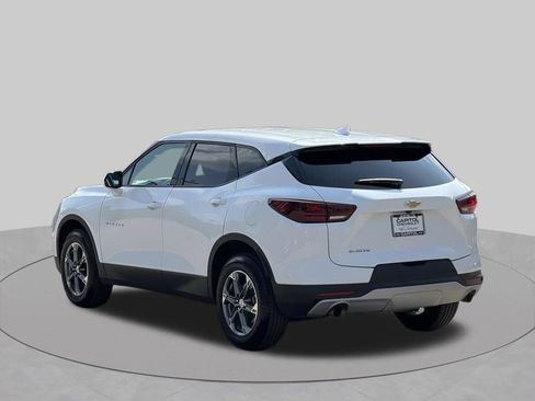 Used 2025 Chevrolet Blazer LT FWD image 3