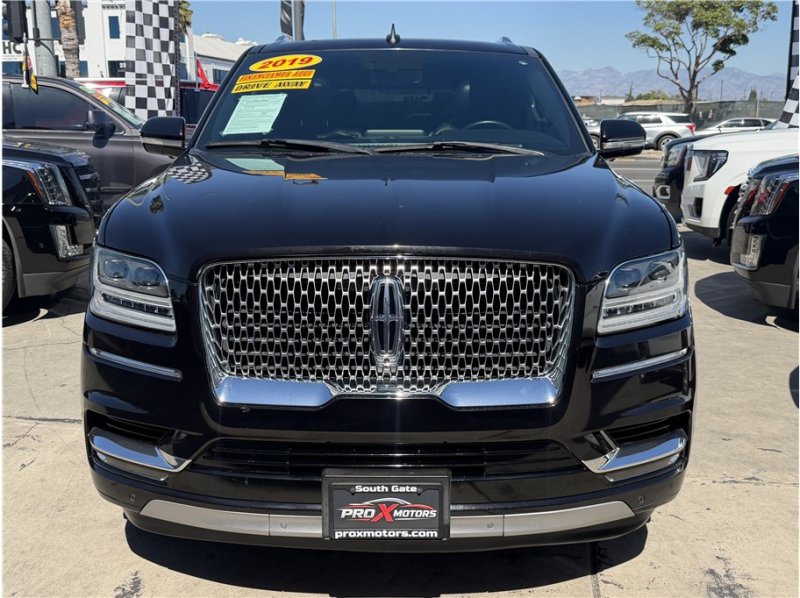 Used 2019 Lincoln Navigator Select RWD image 2