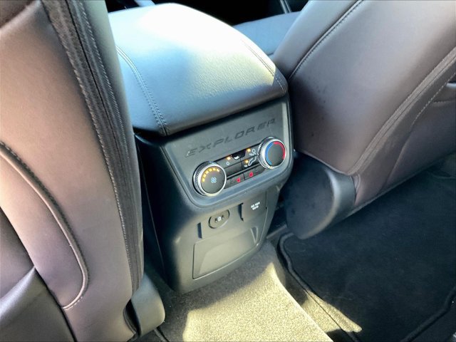 Used 2025 Ford Explorer Platinum RWD image 21