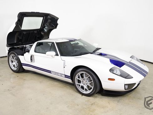 Used 2005 Ford GT image 13