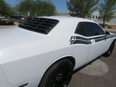 Used 2010 Dodge Challenger R/T RWD image 10
