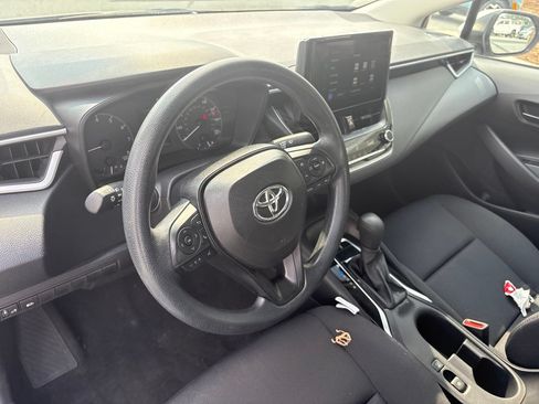 Used 2025 Toyota Corolla LE w/ Convenience Package FWD image 4