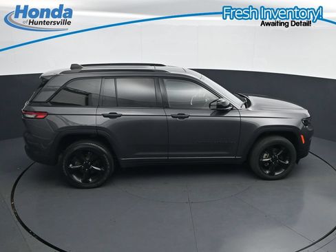 Used 2023 Jeep Grand Cherokee Altitude AWD/4WD image 28