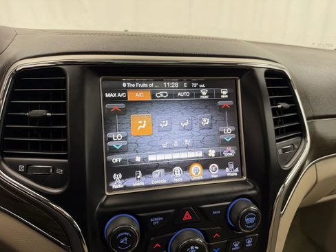 Used 2017 Jeep Grand Cherokee Overland w/ Jeep Active Safety Group AWD/4WD image 24