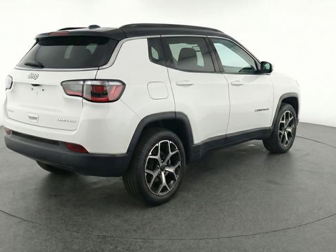 Used 2025 Jeep Compass Limited image 9