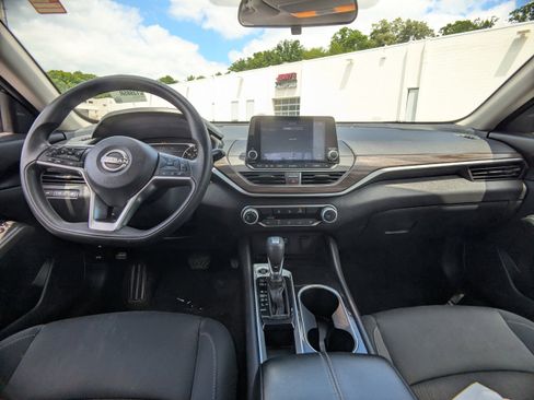 Used 2024 Nissan Altima 2.5 SV FWD image 16