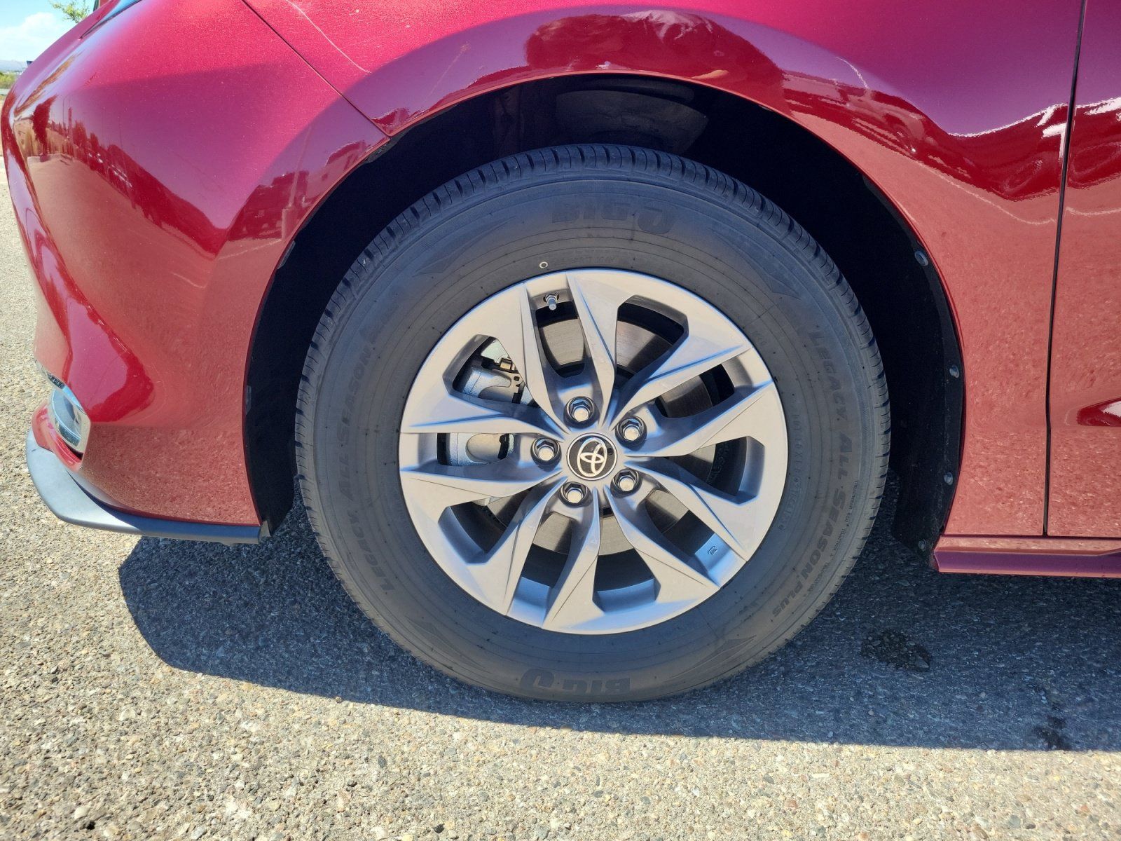 Certified 2023 Toyota Sienna XLE FWD image 32
