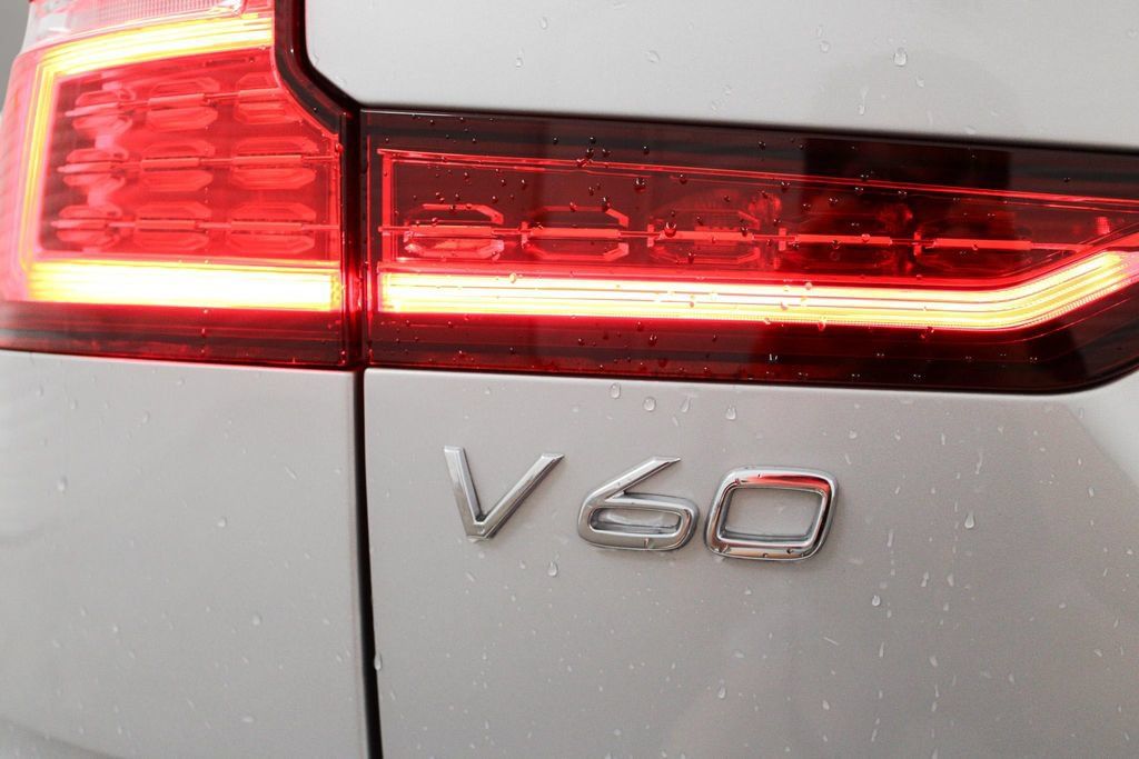 Used 2025 Volvo V60 B5 Cross Country Plus AWD/4WD image 31