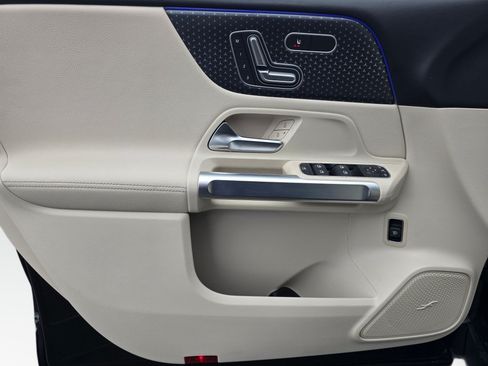 New 2026 Mercedes-Benz GLB 250 4MATIC image 36