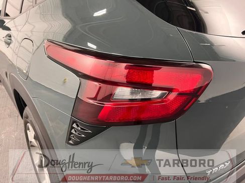 Used 2025 Chevrolet Trax LT FWD image 12