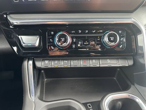 Used 2024 GMC Sierra 2500 Denali Ultimate image 4