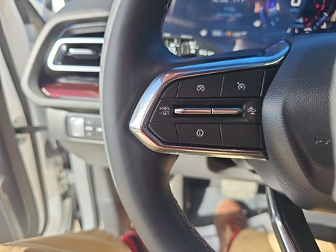 Used 2025 Chevrolet Traverse Z71 w/ Driver Confidence Package image 12