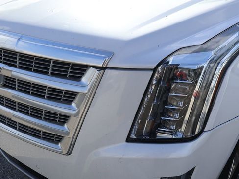 Used 2019 Cadillac Escalade Premium Luxury w/ LPO, Radiant Package AWD/4WD image 3