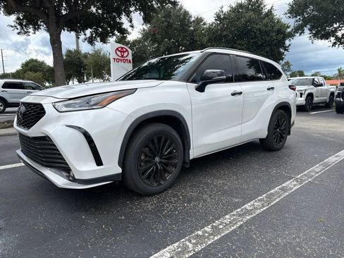 Used 2023 Toyota Highlander XSE FWD image 6
