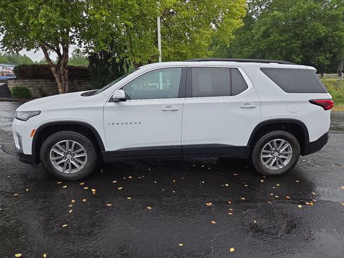 Used 2023 Chevrolet Traverse LT w/ Rear Camera Mirror Package AWD/4WD image 6