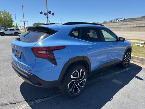 Used 2024 Chevrolet Trax RS image 4