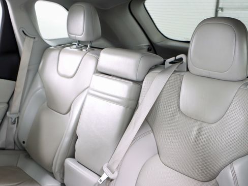 Used 2019 Jeep Cherokee Limited image 25