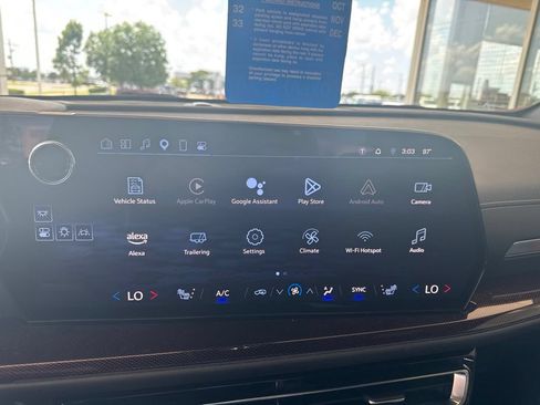 Used 2024 Chevrolet Traverse Z71 w/ LPO, Floor Liner Package AWD/4WD image 13